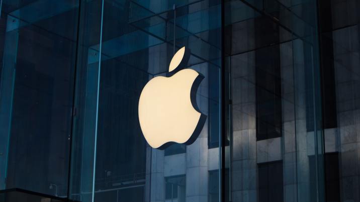 Apple becomes first company to achieve $3tn market value