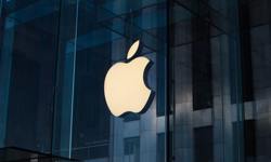 Apple becomes first company to achieve $3tn market value