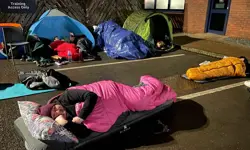 Newsquest staff brave the cold for Centrepoint